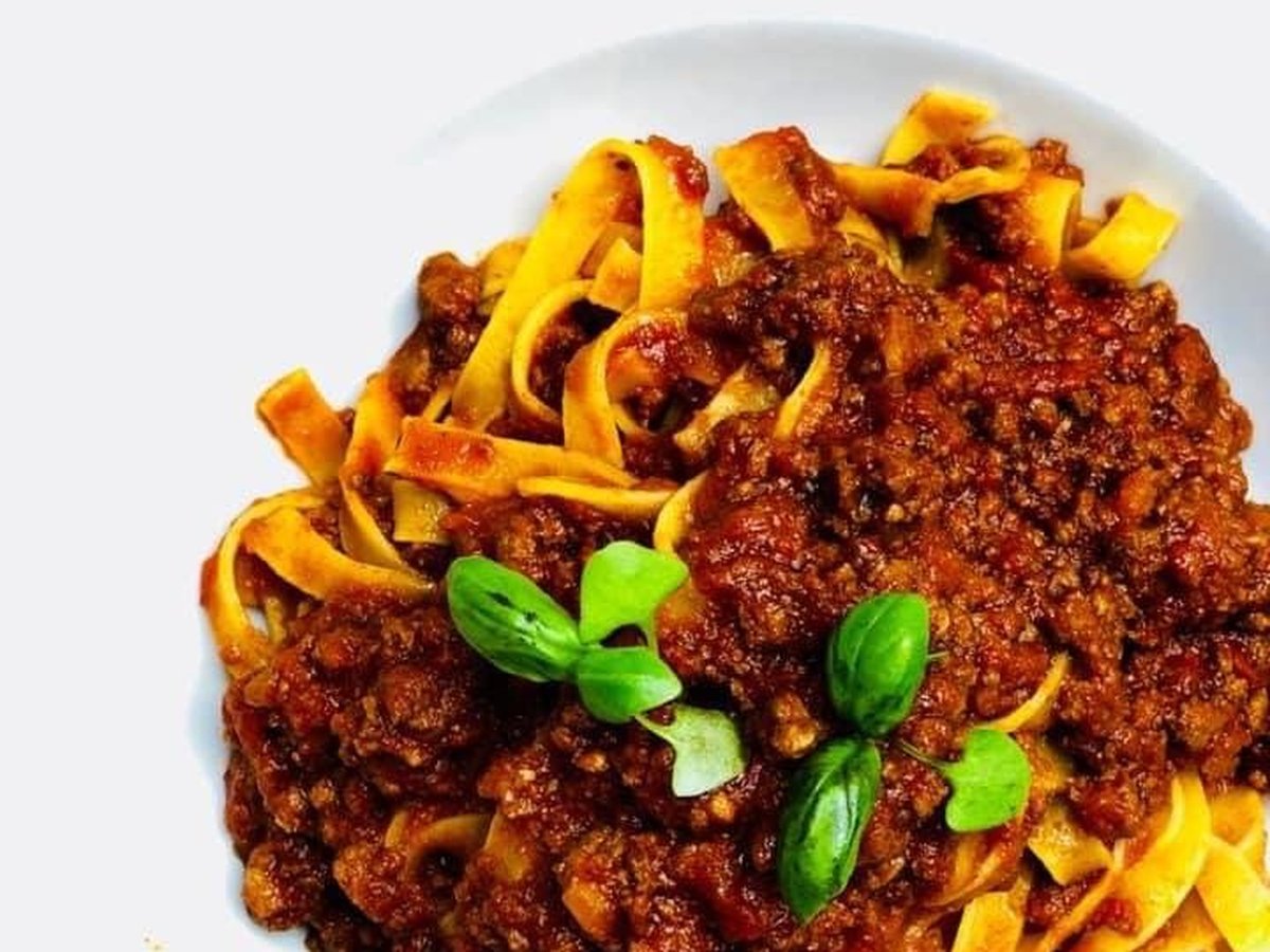 Tagliatelle al Ragù with fresh basil